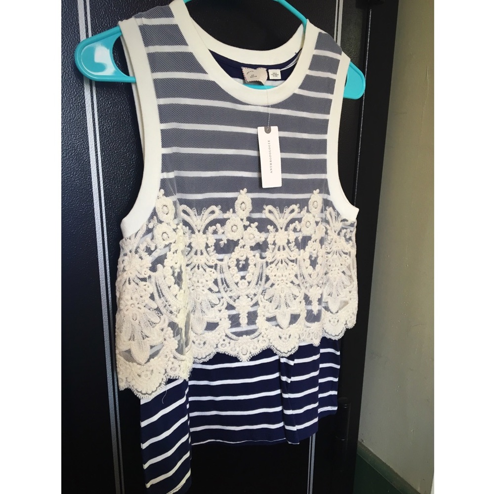 9H15 Anthropologie Top - Size M - NWT